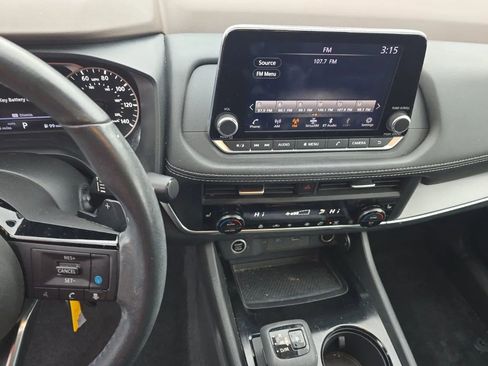 Used 2023 Nissan Rogue SV image 47