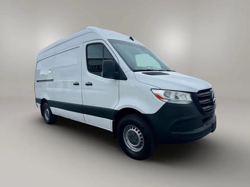 Used 2019 Mercedes-Benz Sprinter 2500 image 4