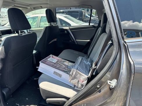 Used 2018 Toyota RAV4 XLE AWD/4WD image 7