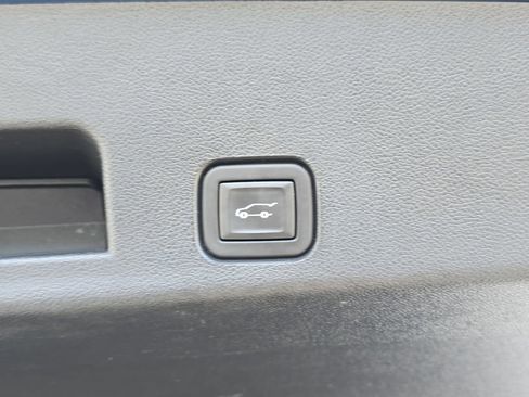 Used 2024 Chevrolet Traverse LT w/ Midnight/Sport Edition FWD image 17