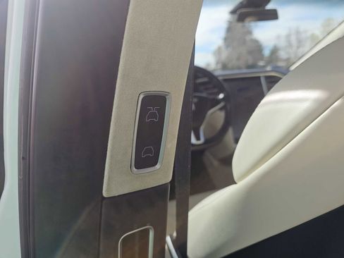 Used 2017 Tesla Model X 75D image 32