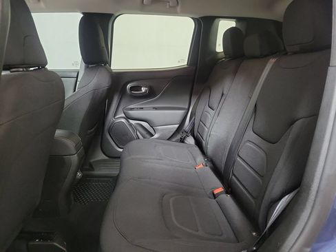 Used 2022 Jeep Renegade Latitude AWD/4WD image 24