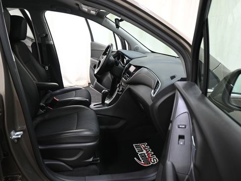 Used 2020 Chevrolet Trax LT w/ Driver Confidence Package FWD image 11