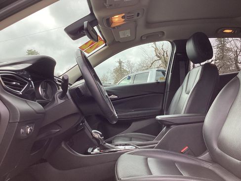 Used 2022 Buick Encore GX Essence w/ Experience Buick Package image 9