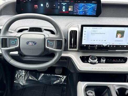 Used 2025 Ford Expedition Max Active AWD/4WD image 17