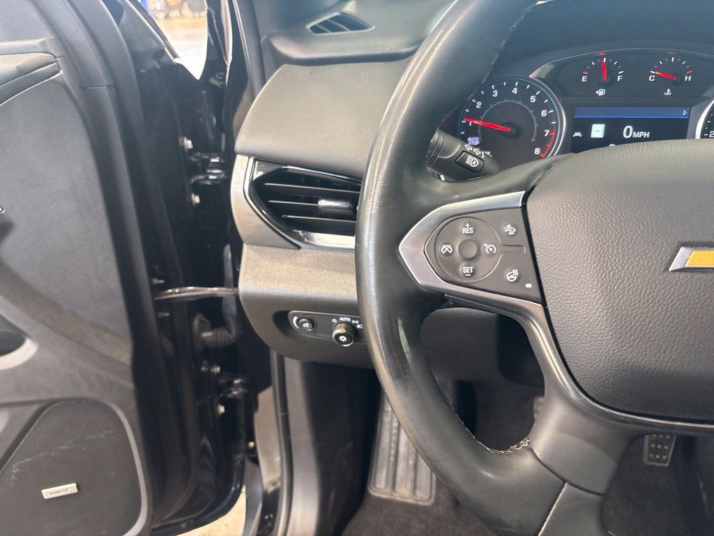 Used 2023 Chevrolet Traverse LT w/ LT Premium Package AWD/4WD image 21