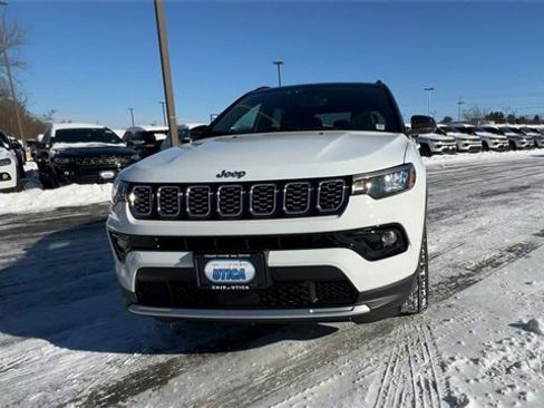 Used 2024 Jeep Compass Limited image 3