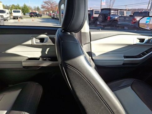 Certified 2022 Ford Explorer XLT w/ Equipment Group 202A image 14