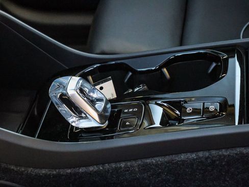 New 2026 Volvo XC40 B5 Ultra w/ Climate Package image 28