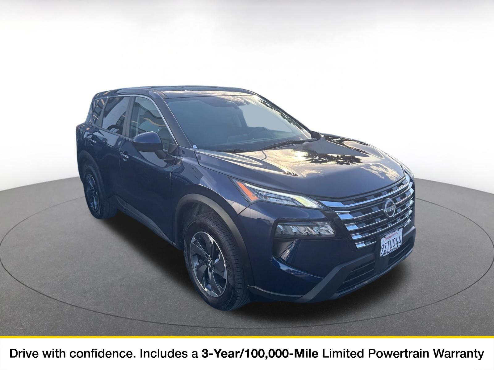 Used 2025 Nissan Rogue SV FWD image 1