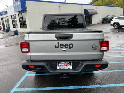 Used 2021 Jeep Gladiator Willys image 4