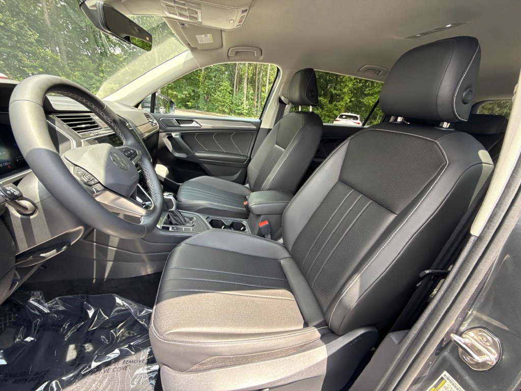Used 2023 Volkswagen Tiguan SE FWD image 11