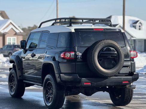 Used 2014 Toyota FJ Cruiser Sport Utility 2D image 8