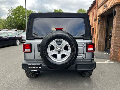 Used 2018 Jeep Wrangler Sport AWD/4WD image 8
