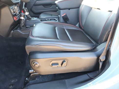 Used 2024 Jeep Wrangler Unlimited Rubicon AWD/4WD image 15