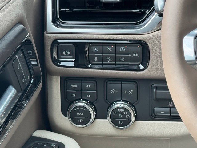 New 2026 GMC Yukon Denali w/ Denali Reserve Package AWD/4WD image 13