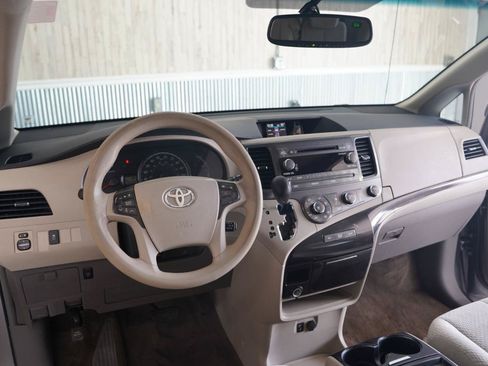 Used 2011 Toyota Sienna LE FWD image 11