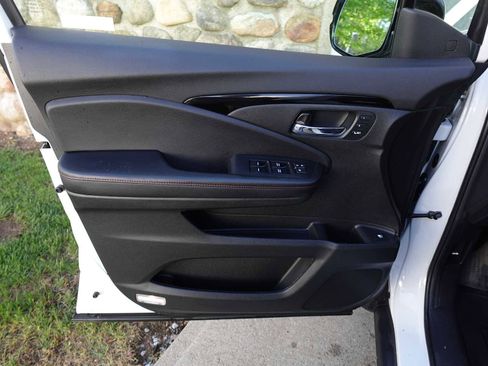 Certified 2023 Honda Ridgeline Black Edition image 10