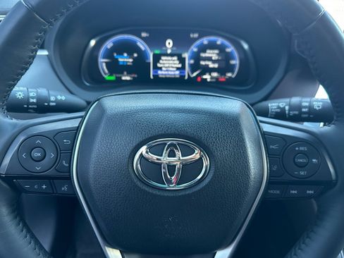 Used 2023 Toyota Venza Limited image 29