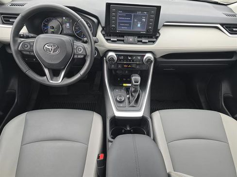 Used 2022 Toyota RAV4 XLE Premium image 8