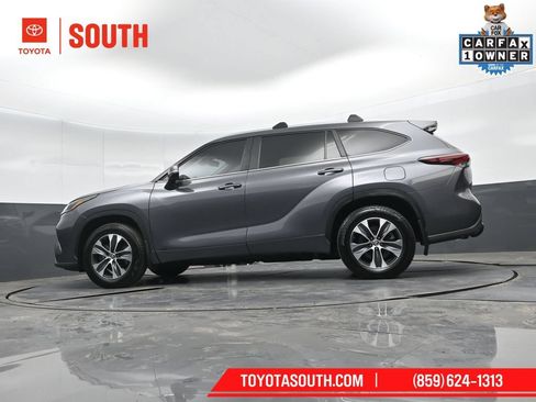 Used 2024 Toyota Highlander XLE AWD/4WD image 45