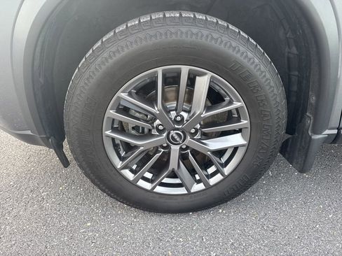 Used 2023 Nissan Rogue S image 14