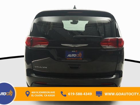 Used 2023 Chrysler Voyager LX FWD image 10