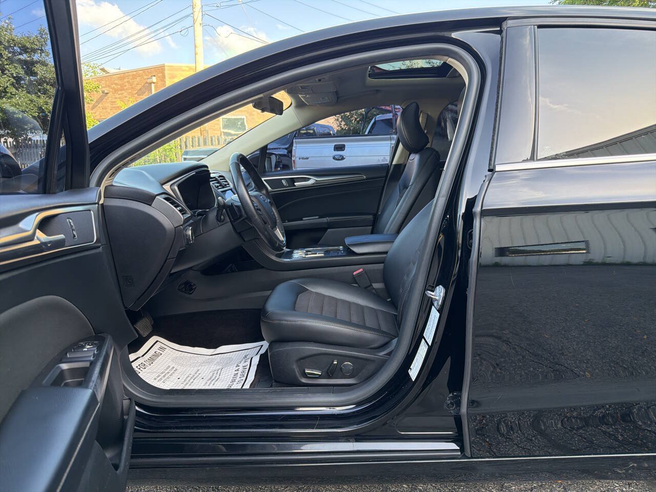 Used 2017 Ford Fusion SE w/ Equipment Group 201A FWD image 24