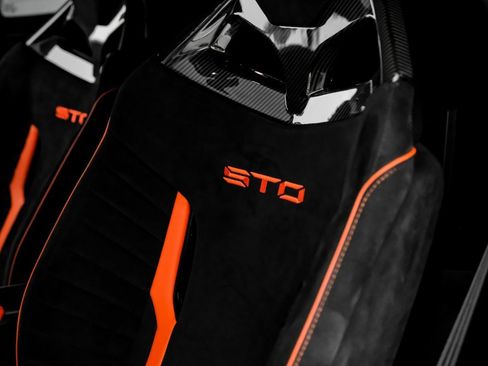 Used 2024 Lamborghini Huracan STO image 29