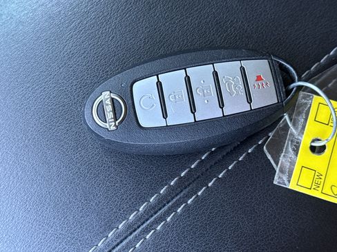 Used 2022 Nissan Pathfinder SL image 35