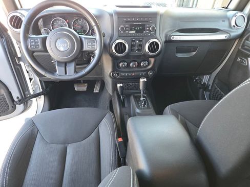Used 2015 Jeep Wrangler Unlimited Sahara w/ Connectivity Group image 8