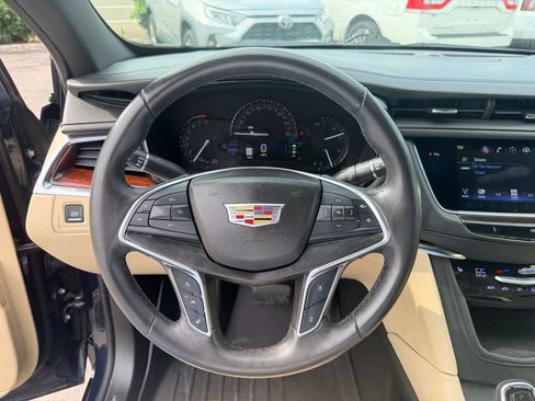 Used 2017 Cadillac XT5 Luxury w/ Driver Awareness Package FWD image 17