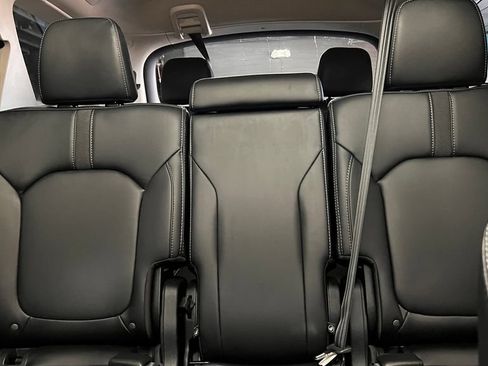 Used 2025 Honda Pilot Touring image 14