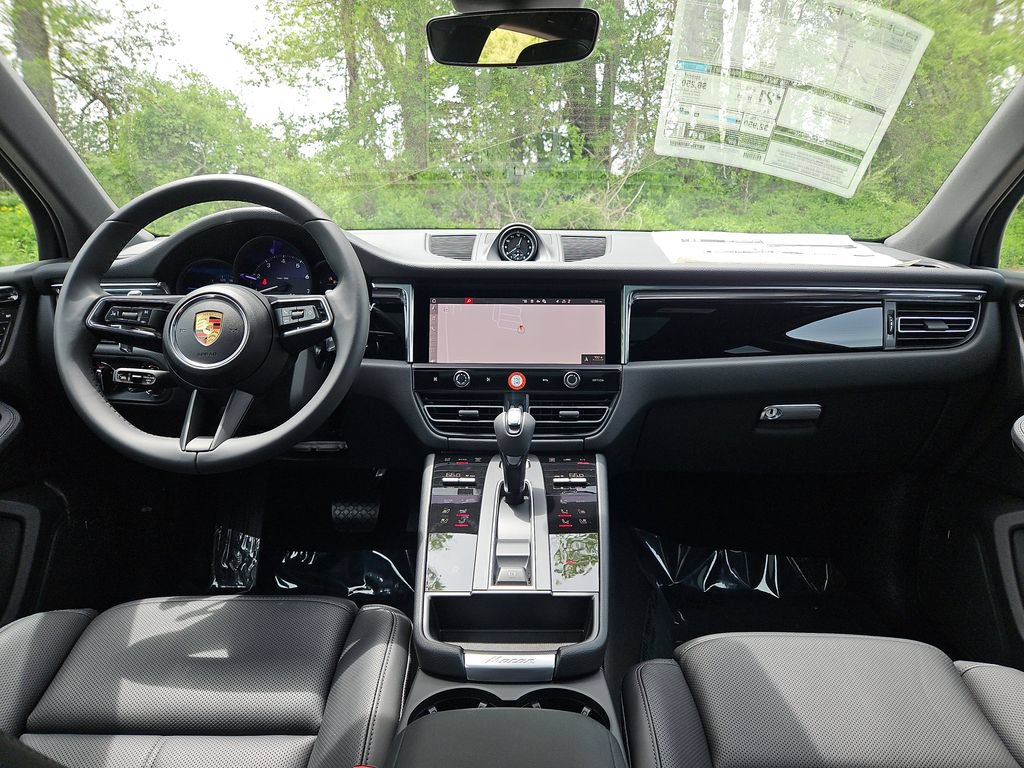 Certified 2026 Porsche Macan AWD/4WD image 9