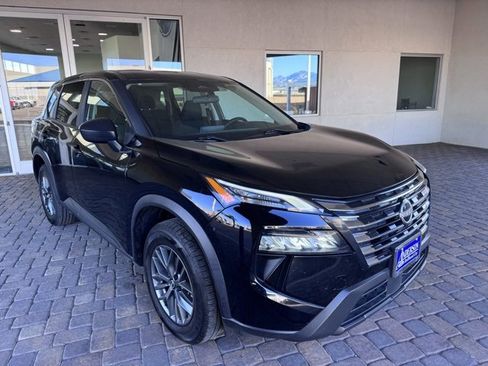 Used 2024 Nissan Rogue S image 7