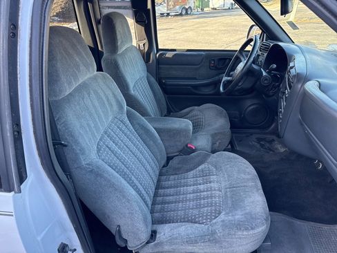 Used 2002 Chevrolet S10 Pickup LS w/ LS Preferred Equipment Group image 12