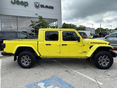 Used 2024 Jeep Gladiator Mojave AWD/4WD image 9