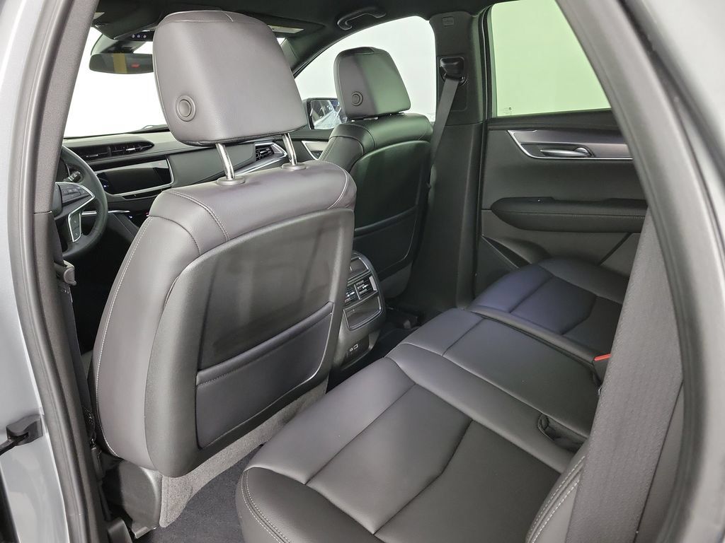 Certified 2025 Cadillac XT5 Luxury FWD image 11