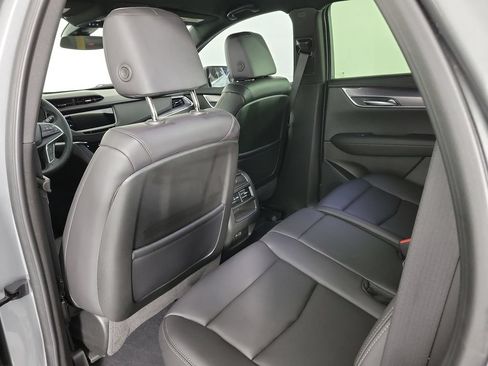 Certified 2025 Cadillac XT5 Luxury FWD image 11