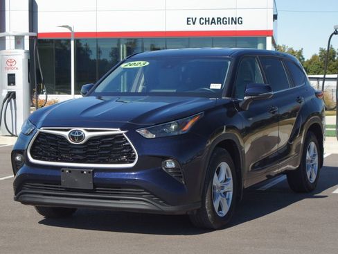 Used 2023 Toyota Highlander LE image 23