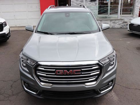 Used 2024 GMC Terrain SLT image 9