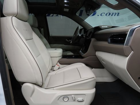 Used 2025 GMC Yukon Denali w/ Denali Reserve Package image 32