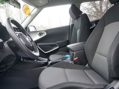 Used 2020 Kia Soul LX image 12