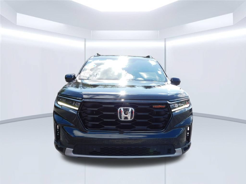 Used 2025 Honda Pilot TrailSport image 8