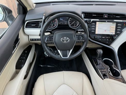 Used 2018 Toyota Camry XLE image 28