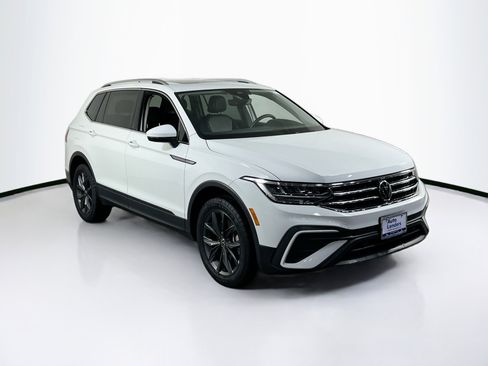 Used 2022 Volkswagen Tiguan SE AWD/4WD image 3