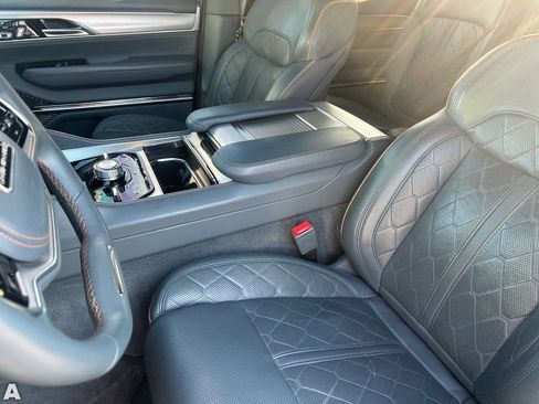 Certified 2022 Jeep Grand Wagoneer Series III w/ Flexible Seating Group AWD/4WD image 18