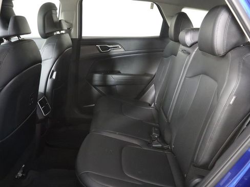 Used 2025 Kia Sportage EX FWD image 17