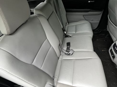 Used 2017 Honda Pilot Touring image 41