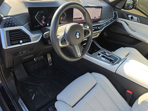 Used 2025 BMW X5 sDrive40i w/ M Sport Package image 9